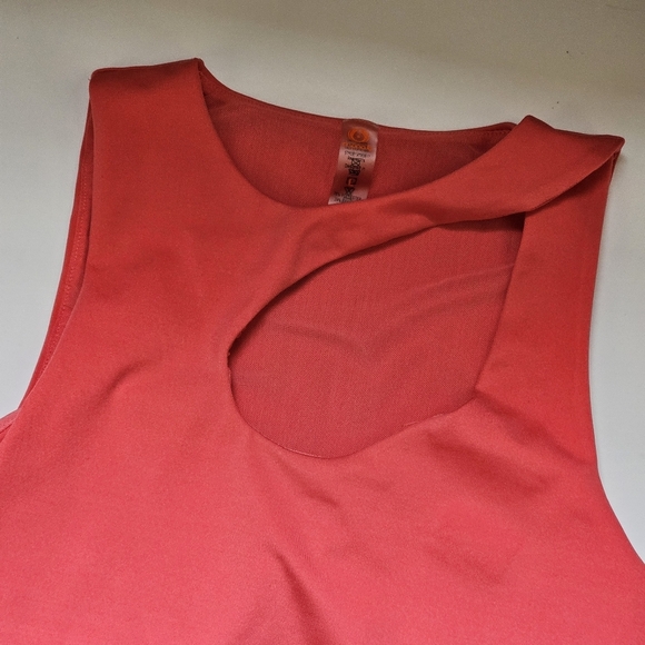 Mono B Women's Reddish Pink Crop Tank top Atheisure Activewear Size Large - Picture 2 of 4